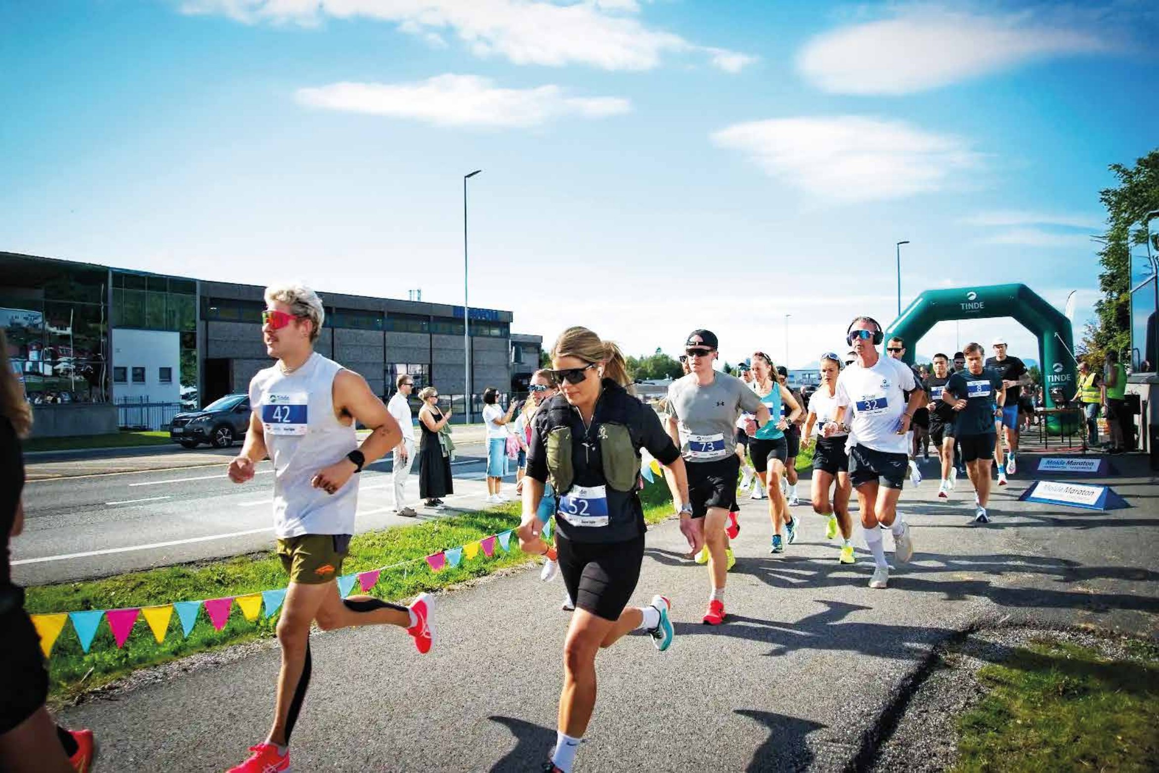 Løpere i start på Molde Maraton